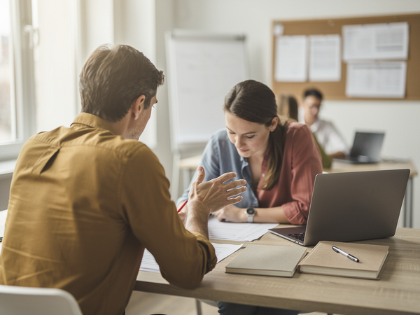 Bild zu Mentoring zur Förderung des Schulleitungsnachwuchses, KI-generiertes Bild