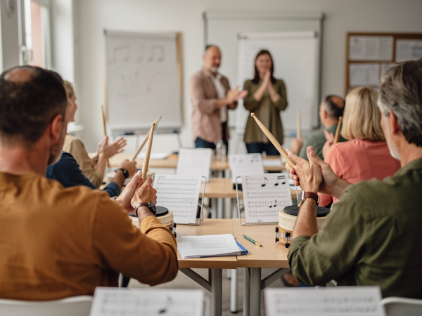 Bild zu Rhythmusarbeit im kompetenzorientierten Musikunterricht, KI-generiertes Bild