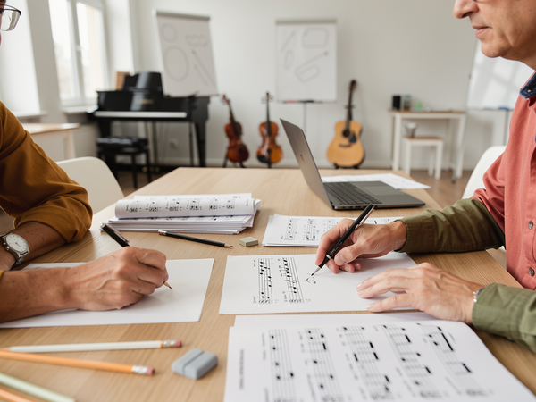 Bild zu Schriftliche Aufgabenformate im Musikunterricht, KI-generiertes Bild