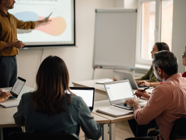 Bild zu Fortbildung "English Training for you", Online-Fortbildung (Dauer: 3 Stunden), KI-generiertes Bild