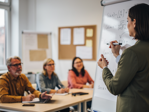 Bild zu Zertifikatskurs im Fach Mathematik, Sekundarstufe II,
Kursteil I, KI-generiertes Bild