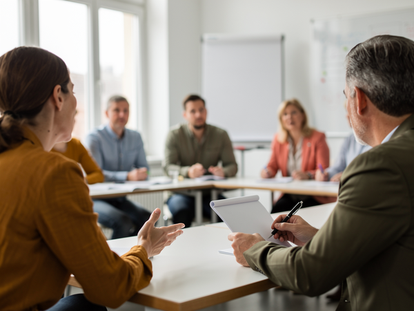 Bild zu SLQ_Kurs IV-Qualifikationserweiterung für Lehrkräfte, die ein Amt als Schulleiterin oder Schulleiter anstreben., KI-generiertes Bild