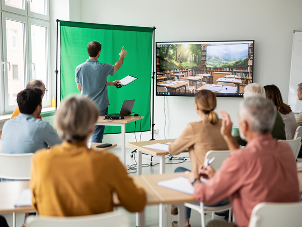 Bild zu Grundschule: Mit dem Greenscreen neue digitale Welten im Deutschunterricht erleben, KI-generiertes Bild
