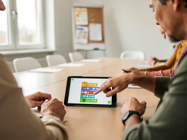 Bild zu Interaktive Geschichten gestalten mit Scratch Jr – Das EVA-Prinzip und die Programmierung von Sequenzen in der Primarstufe, KI-generiertes Bild