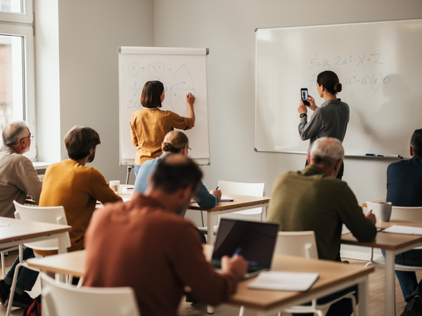 Bild zu Lernvideos im Mathematikunterricht: Wege des sinnvollen Einsatzes in der Grundschule, KI-generiertes Bild