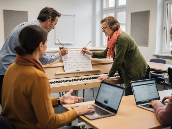 Bild zu Musik arrangieren, notieren und einüben – Praxisnahe Zugänge für den Musikunterricht in Sek. I/II, KI-generiertes Bild