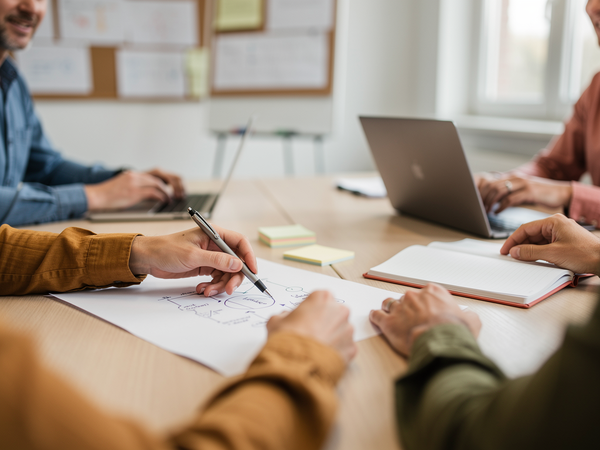 Bild zu Schulentwicklung professionell gestalten – Das 1x1 der Steuergruppenarbeit
(modular), KI-generiertes Bild