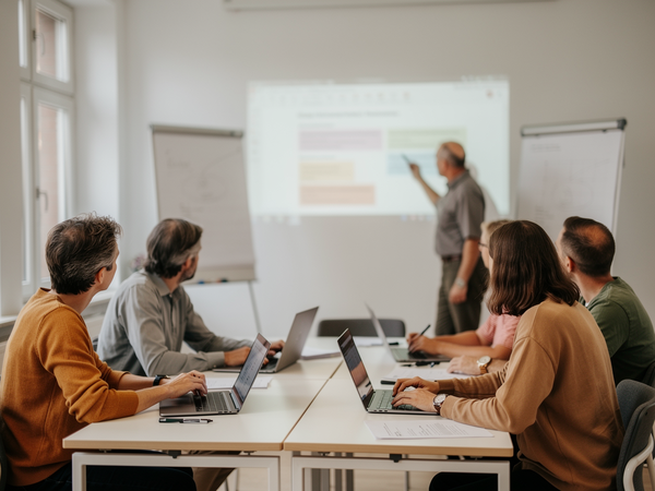 Bild zu "OLEI - Online Learning Inklusion“
Modul 5: Inklusive Unterrichtsplanung, KI-generiertes Bild